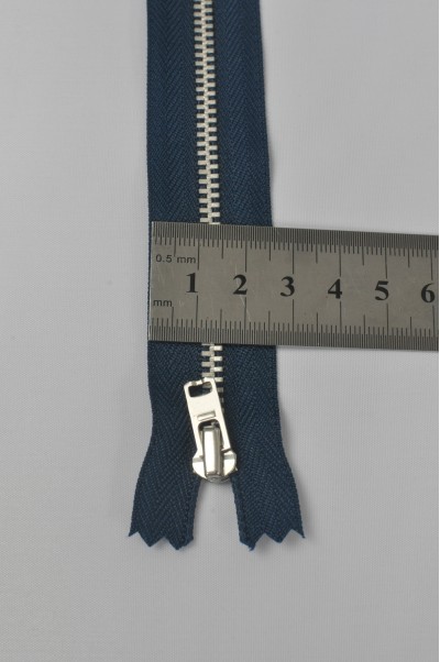 ZIP047 1號拉鏈  白銅牙拉鏈  金屬單頭拉鏈 密尾拉鏈  不設單獨拉鍊訂購 側面照